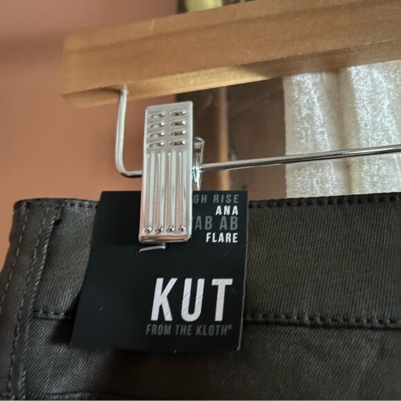 Kut from the Kloth Ana High Rise Fab Ab Flare Faux Leather Pants Brown NWT Sz 8 - Picture 8 of 9